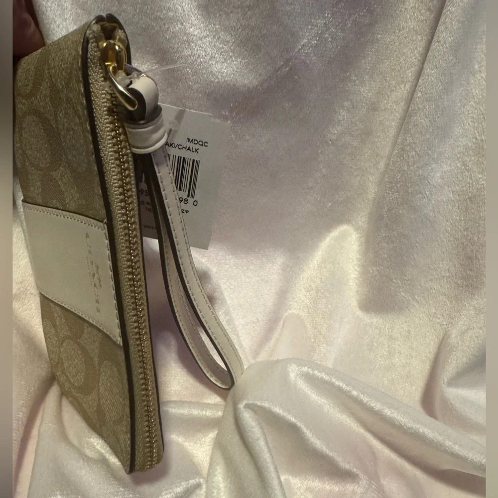 Coach NWT Signature Wristlet in Light Khaki/Chalk - Picture 3 of 6